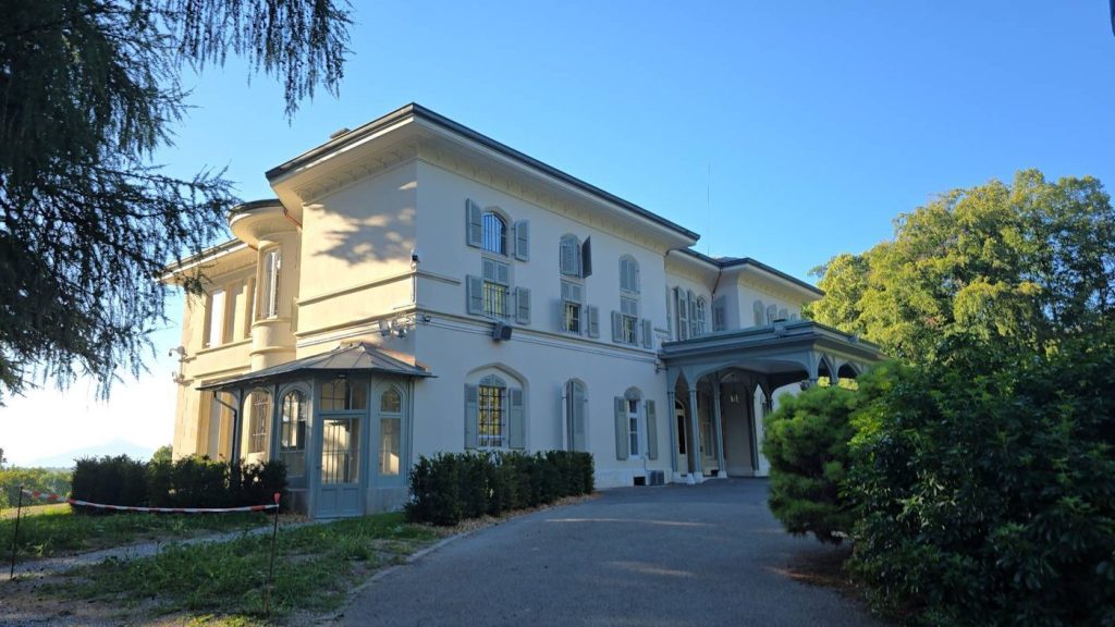 Façade — Maison de Maître, Genève