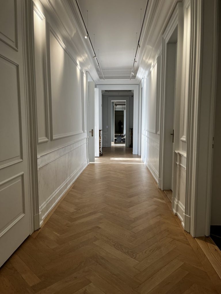 Couloir et plafond en plâtre