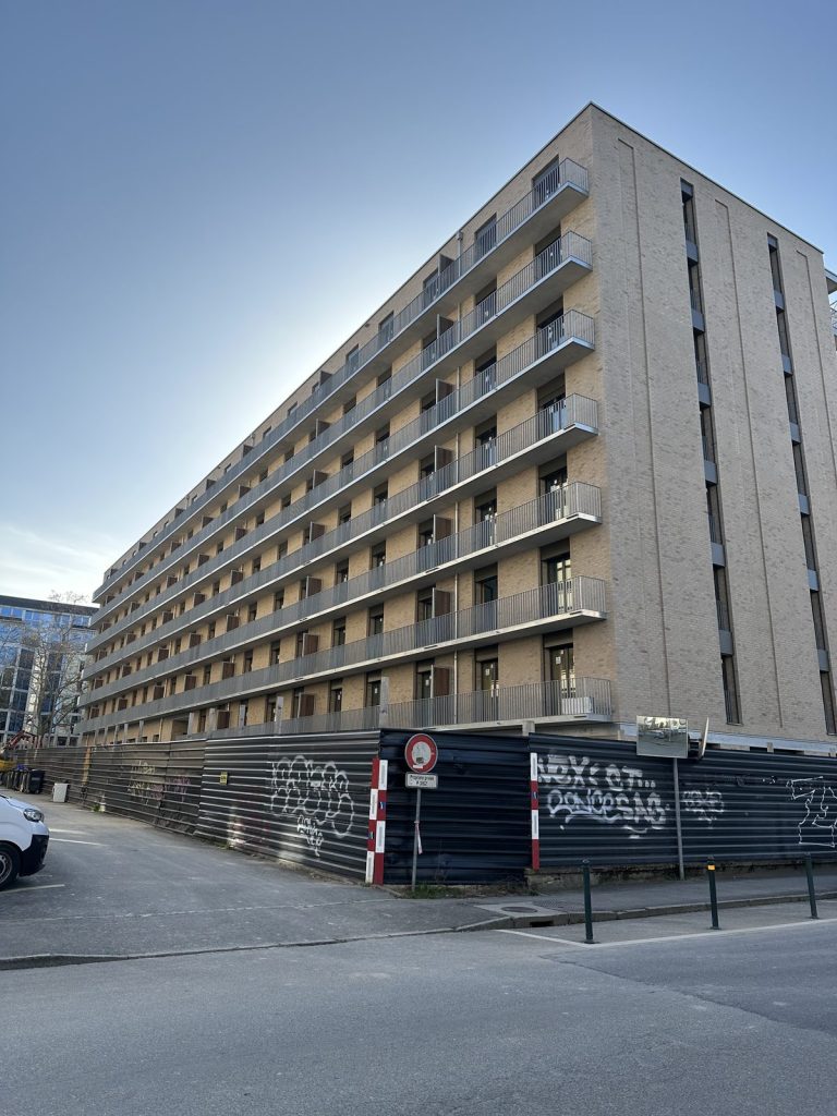 Revêtement briquette — Immeuble de logements